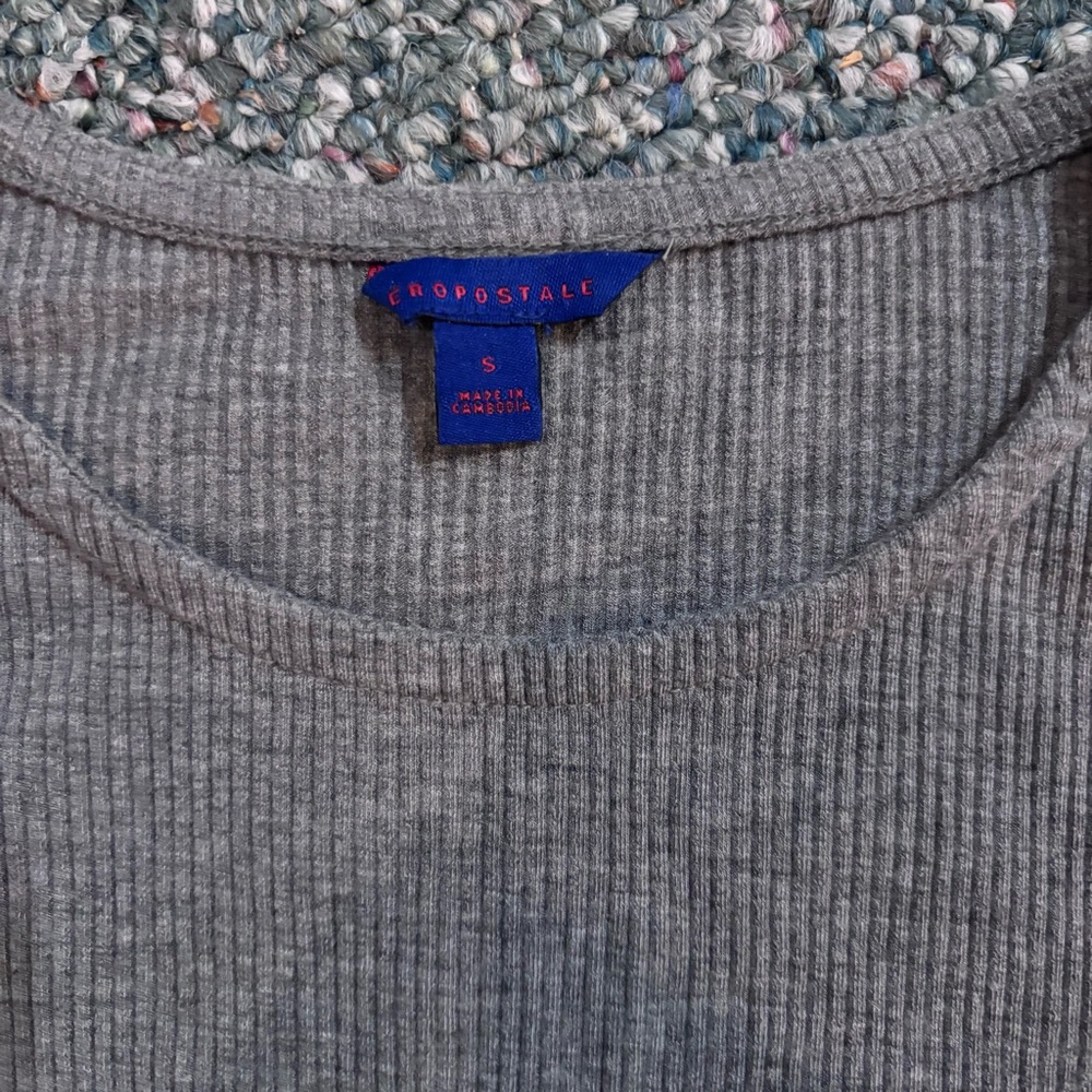 Aeropostale Gray Ribbed Short Sleeve Tee - Picture 3 of 4